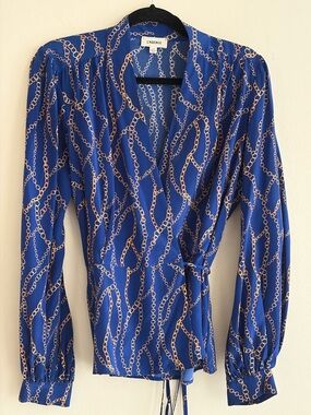 L’Agence Cara Wrap Silk Gold Chain Print Long Sleeve Blouse Size M